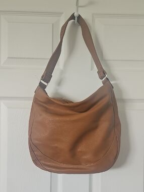Classic Camel Shoulder Bag
